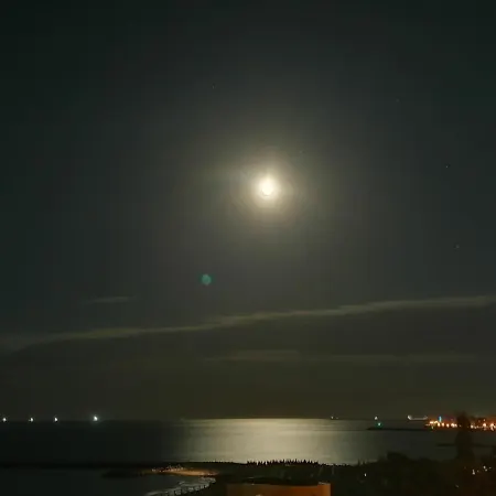 Daire Sunrise Beachfront Relax