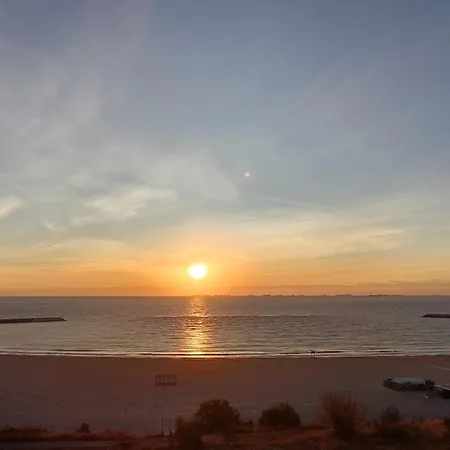 アパート Sunrise Beachfront Relax コンスタンツァ